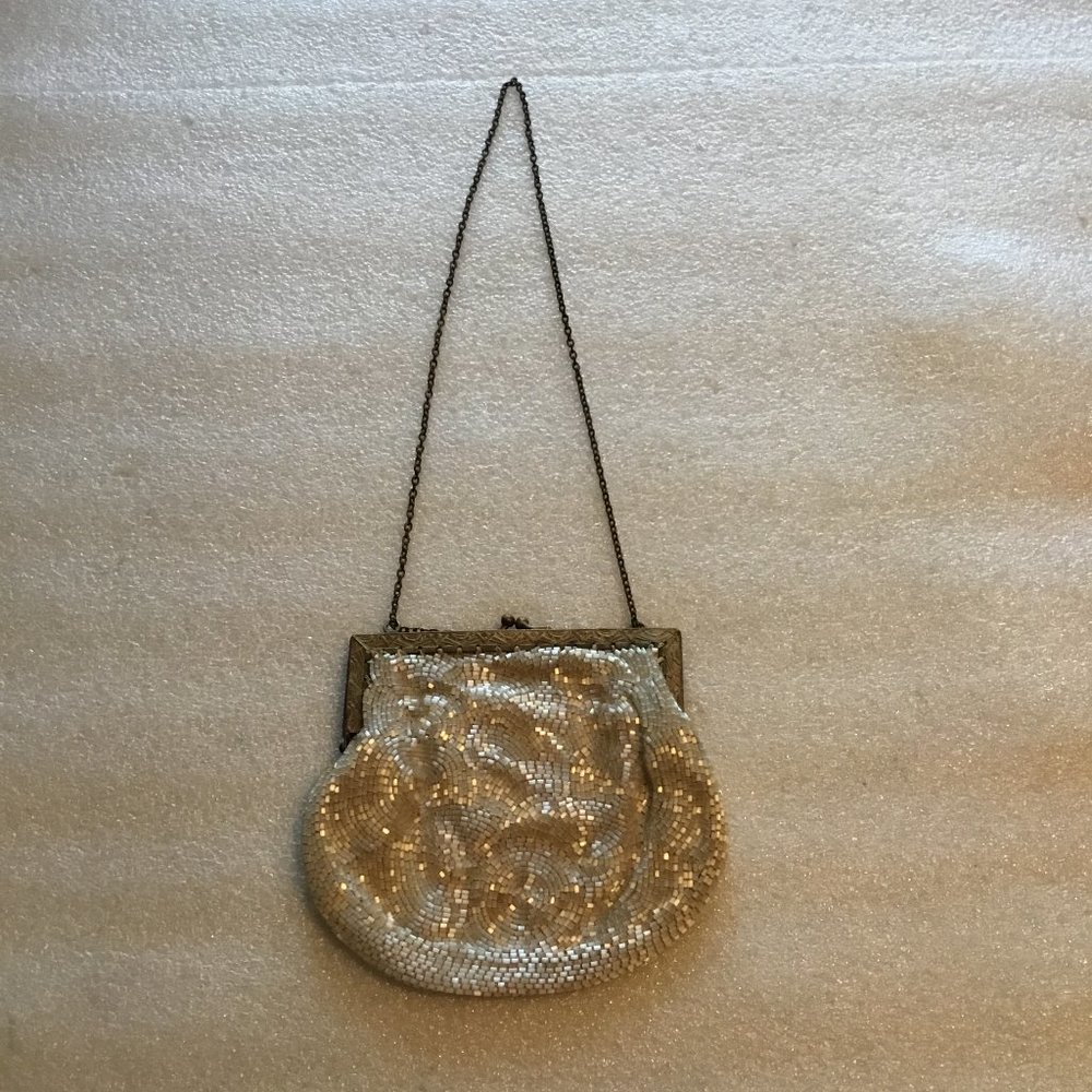 Antique Art Deco mesh-like beaded purse